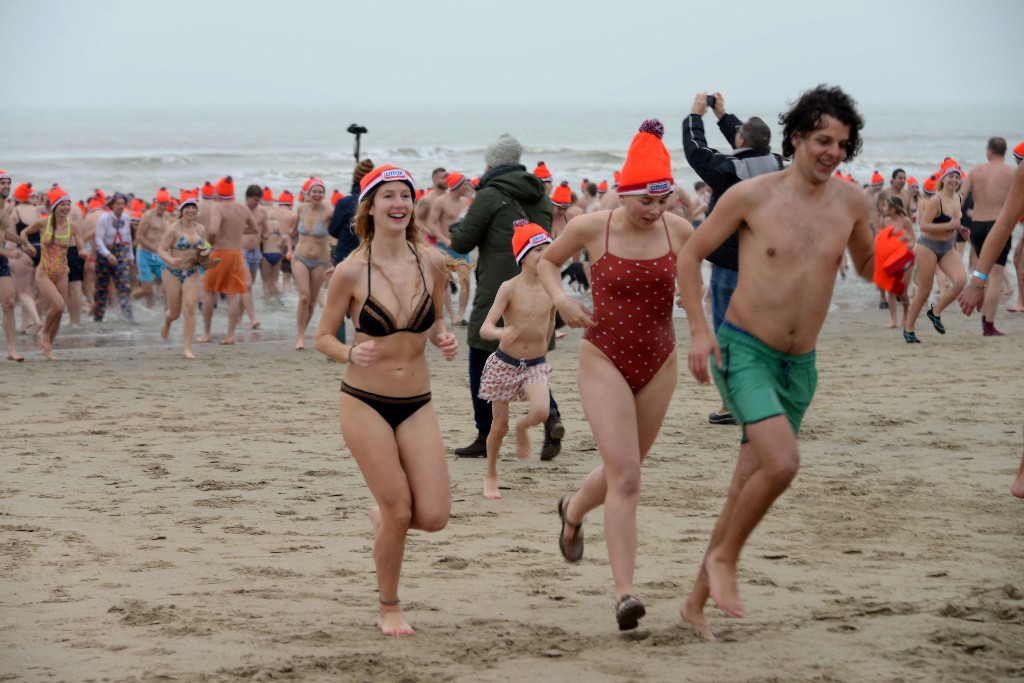 ../Images/Nieuwjaarsduik Noordwijk 2020 069.jpg